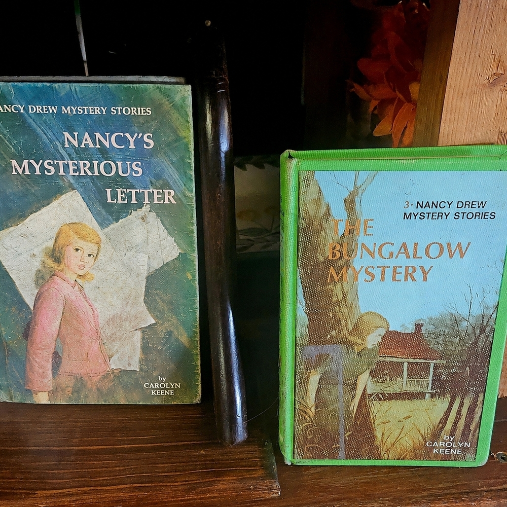 Nancy Drew Hardcover Coffee Table Book — The Bungalow Mystery (Green)